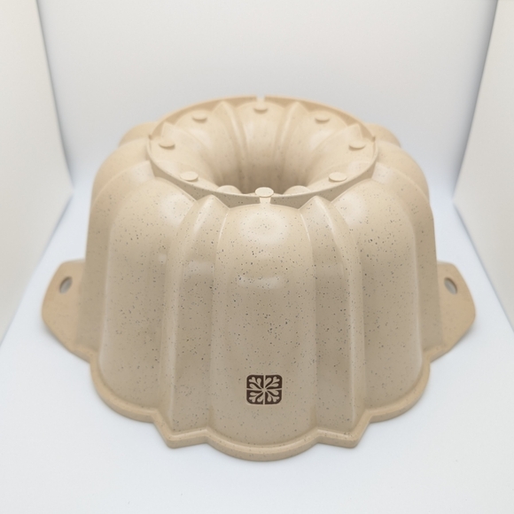 Vintage LittonWare Microwave Cookware Bundt Cake Pan 4 Quart Deep P/N 39285 - Picture 2 of 6